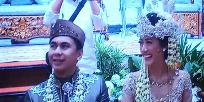 Momen Lucu Raditya Dika Lupa Istri, Padahal Baru Semenit Nikah