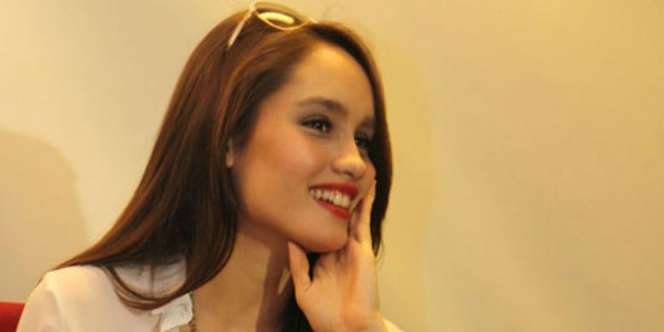 Pulang dari Amerika, Baju Kondangan Cinta Laura Bikin Kaget