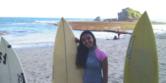 Salini Rengganis, Surfer Muda yang Geluti Selancar sejak Belia
