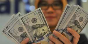 Rupiah Rontok, Terendah Sejak Desember 2015