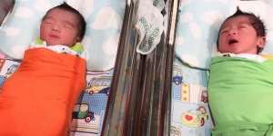Imutnya Bayi Kembar Ustaz Solmed dan April Jasmine