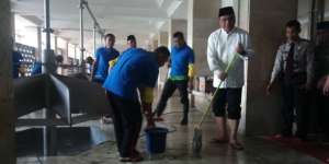 Sambut Ramadan, DMI Bersihkan 2.000 Masjid di Indonesia