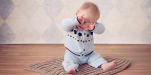 Kenali Kebiasaan Bayi Menggosok Mata