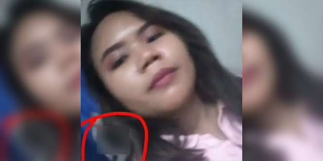 Asyik Bercermin, Tiba-tiba Ada Penampakan Mengerikan