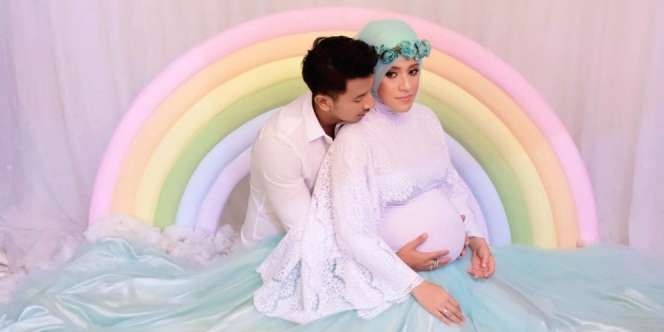 3 Gaya Maternity Shoot Fairuz Arafiq yang Simpel Tapi Menarik
