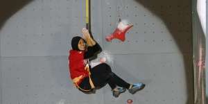 Bak Spiderman, Hijaber Atlet Panjat Tebing Jadi Juara Dunia