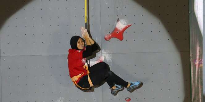 Bak Spiderman, Hijaber Atlet Panjat Tebing Jadi Juara Dunia