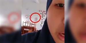 Siswi Ini Nyanyi Sendiri di Kelas, Tiba-tiba Ada Penampakan