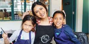 Foto-foto Liburan Nana Mirdad ke Hongkong, Seru!