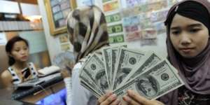 Kurs Rupiah Melemah, Suku Bunga BI Diusulkan Naik 25 Bps