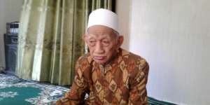 Innalillahi, Kiai yang Dicium Jokowi Wafat Saat Sujud