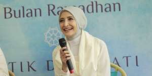 Sebarkan Senyum Kecantikan Lewat 4 Tren Makeup Ramadan