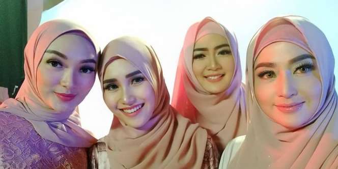 Cantiknya Ayu Ting Ting dan Tiga Sahabat Berhijab, Pangling!