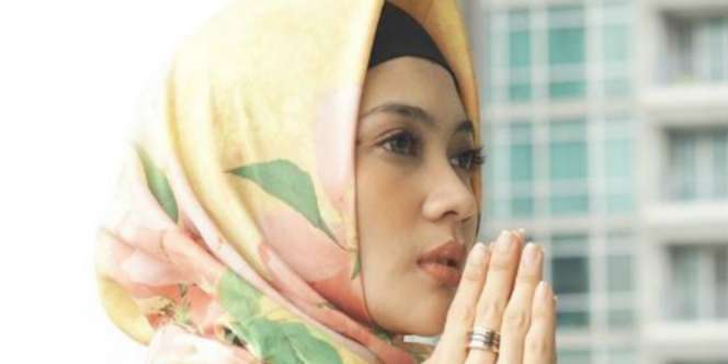 Dapat Hidayah di Palestina Bikin Indah Dewi Pertiwi Berhijab