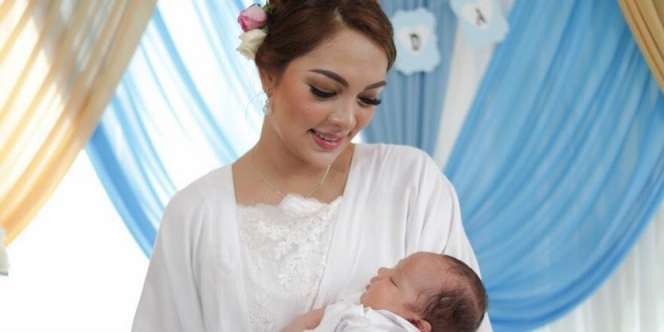 Tiru Trik Power Pumping ala dr. Reisa Demi ASI Lebih Banyak