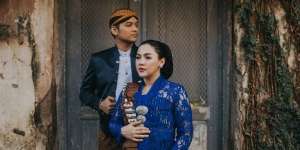 Foto Maternity Vicky Shu, Tetap Memesona Tanpa Pamer Perut
