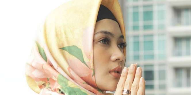 Penampilan Hijab Indah Dewi Pertiwi Bikin Pangling!