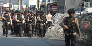 Polisi Baku Tembak dengan Terduga Teroris di Surabaya, 1 Tewas