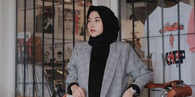 5 'Mix and Match' Busana Kantor untuk Menghadiri Iftar