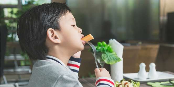 Trik yang Wajib Dicoba Agar Si Kecil Makan Sayur