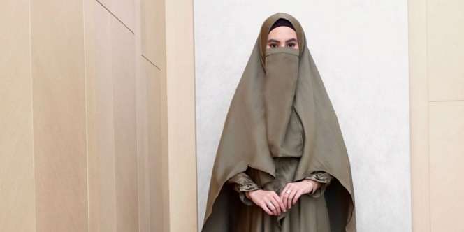 Penampilan Bercadar Kartika Putri Banjir Pujian