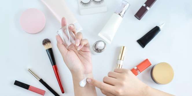 3 Langkah Merias Wajah Minimalis untuk Wanita Super Sibuk