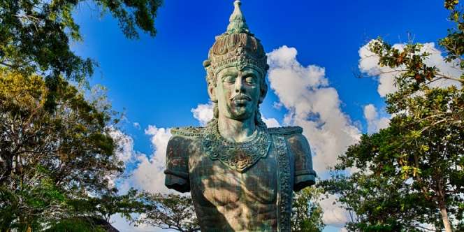 Kepala Patung GWK Dipasang, Videonya Bikin Merinding