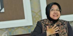 Geger Walikota Risma Bersujud di Depan Takmir Masjid, Kenapa?