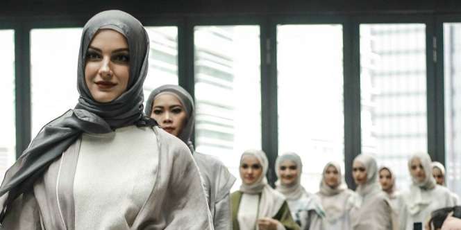 Tips Mix and Match Busana Lebaran dengan Layering Style