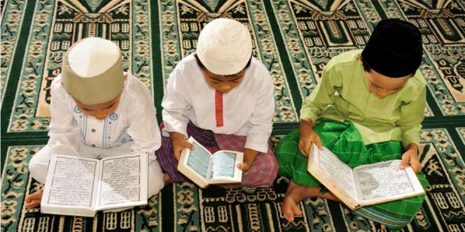 3 Hal yang Wajib Diajarkan Agar Anak Mengenal Allah SWT