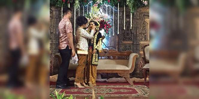 Fakta di Balik Foto Pengantin Menangis Sendirian di Pelaminan