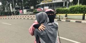 Pesan Muslimah Bercadar dalam Aksi `Peluk Saya` di CFD