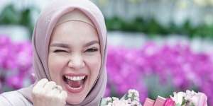Heboh Foto Dewi Sandra Tanpa Editan