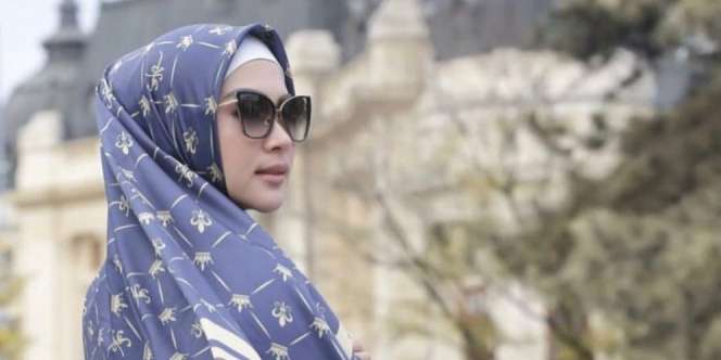 Syahrini Luncurkan Koleksi Hijab, Warganet Kompak Minta Diskon