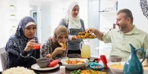 Doa Saat Diajak Berbuka Puasa Bersama