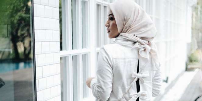 7 Pilihan Fashion yang Buktikan Enno Lerian Awet Muda