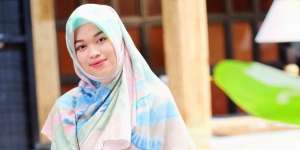 Gaya Hijab Syari Ghadia Tsuraya, Putri Sulung Aa Gym