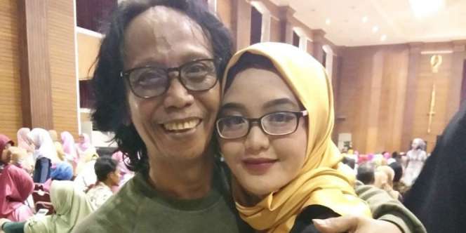 Cantiknya Tia Septiana, Putri Komedian Mandra
