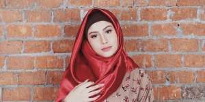 Curhat Sakit Datang Bulan, Awkarin Malah Sindir Lucinta Luna