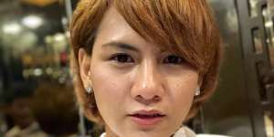 Galau dan Unggah Foto Lawas, Evelyn: Jangan Kaget Ya