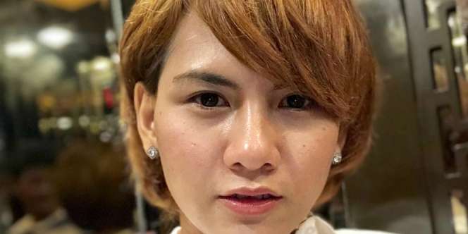 Galau dan Unggah Foto Lawas, Evelyn: Jangan Kaget Ya