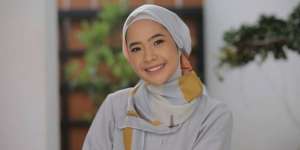 Ubah Penampilan ke Kampus dengan Gaya Hijab Chic
