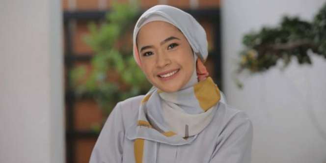 Ubah Penampilan ke Kampus dengan Gaya Hijab Chic
