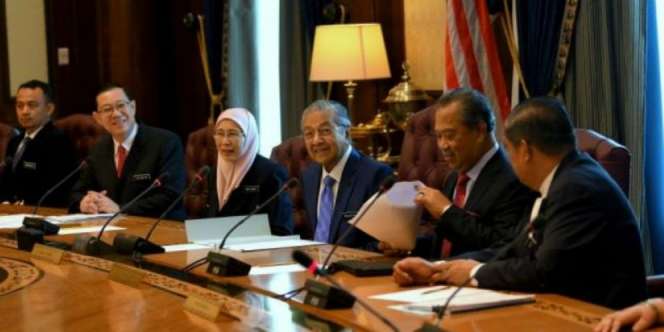 Utang Negara Menumpuk, Gaji Para Menteri Dipotong 10%