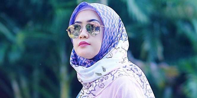 Elhasbu: Scarf Motif Dobel, Cantik untuk Lebaran