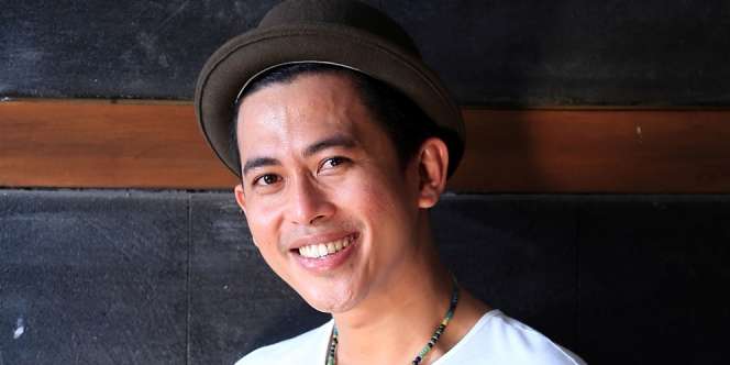Dengarkan Lantunan Azan Penyanyi Ini, Bikin Merinding!