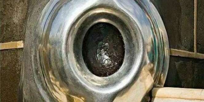 Menatap Lebih Dekat Hajar Aswad