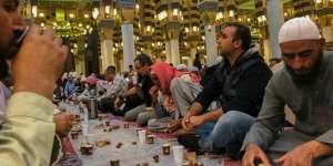Jadwal Buka Puasa Ramadan di Jakarta, Surabaya, dan Bandung