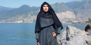 Penampilan Cinta Penelope Jalani Puasa di Turki, Berkelas!