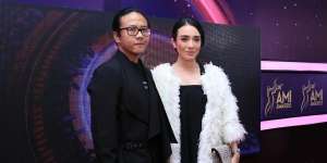 8 Tahun Nikah, Intip Potret Romantis Dea Ananda dan Suami